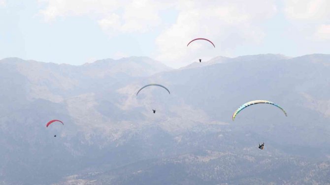 Yamaç Paraşütü Ön Dünya Kupası Xc Open Yarışları Öncesi Antrenman Uçuşları Yapıldı