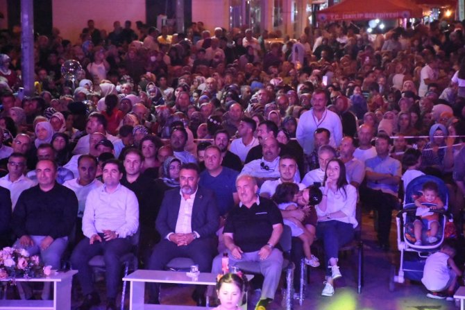 Ahmet Şafak İ̇skilip’te Konser Verdi