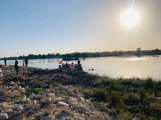 Fırat Nehri’ne Giren Çocuk Boğuldu