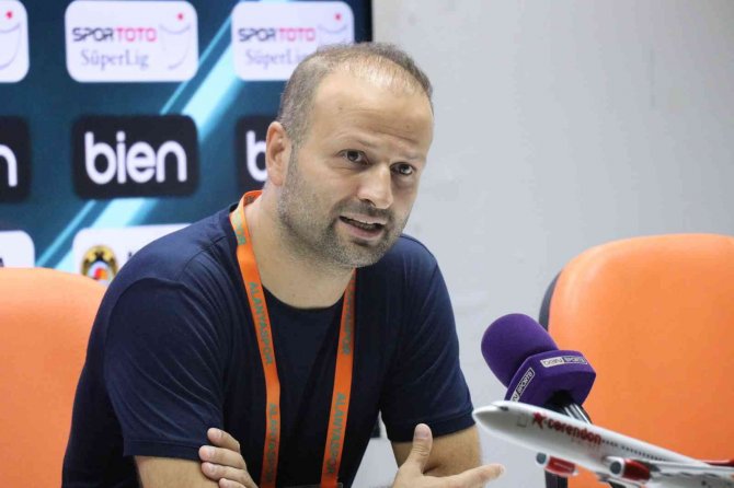 Osman Zeki Korkmaz: “Alanyaspor Gibi Bir Takımı Yenmek Ayrı Bir Haz”