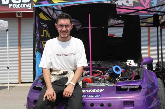 Türkiye’nin Tek Kadın Drift Pilotu İle En Genç Pilotu Pistlerde
