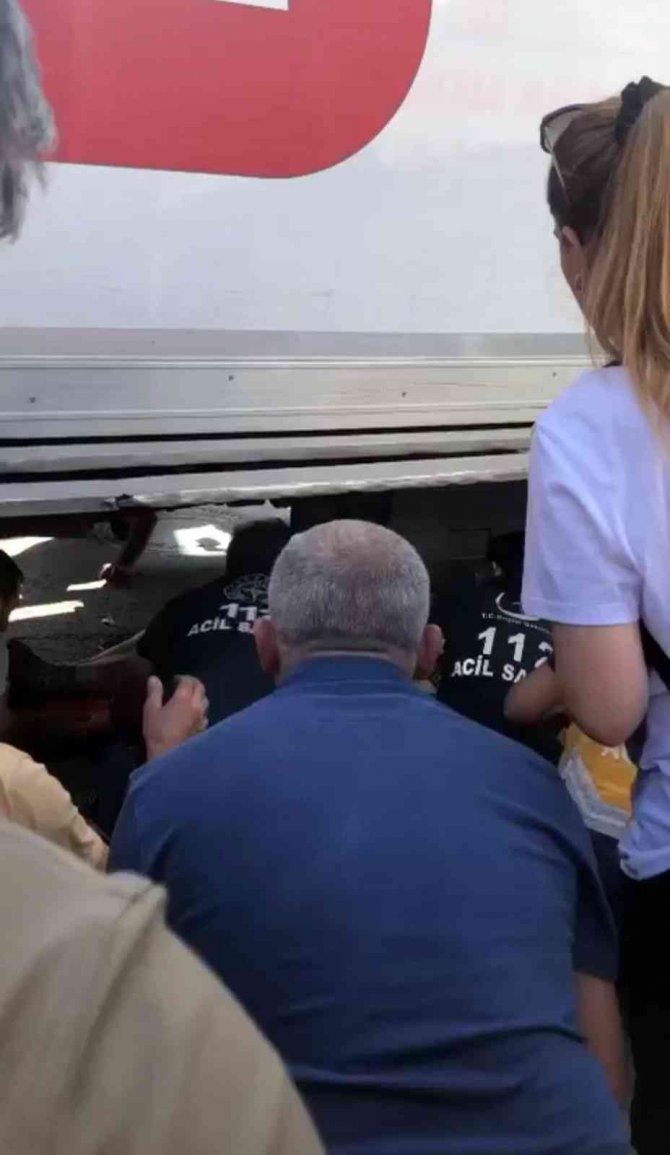 Yalova’da Tırın Altında Kalan Yaşlı Kadın Yaşam Savaşını Kaybetti