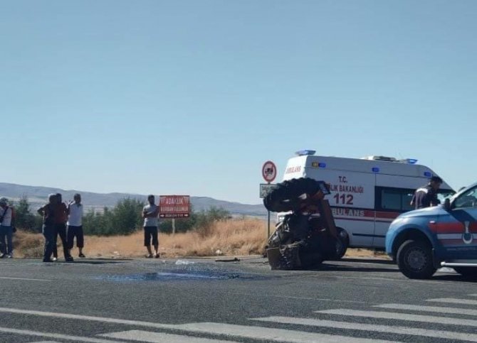Elazığ’da Otomobil İle Çarpışan Traktör İkiye Bölündü: 2 Yaralı