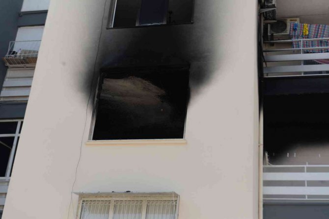 Eşini Eve Dönmeye İkna Edemedi Evi Yaktı