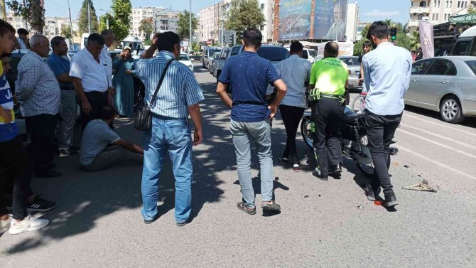 Hafif Ticari Araç İle Motosiklet Çarpıştı: 1 Yaralı