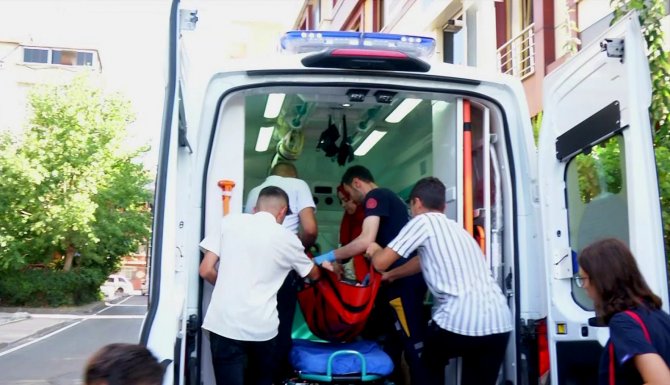 Küçükçekmece’de Oyun Oynayan Bir Çocuğun Üzerine Bahçe Duvarı Çöktü
