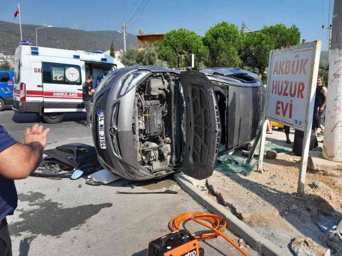 Didim’de Otomobiller Çarpıştı: 3 Yaralı