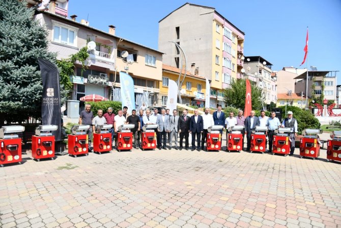 Büyükşehir Dursunbey ’De 50 Salça Makinası Dağıttı