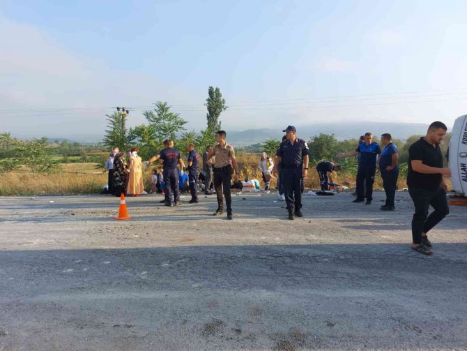 Kepsut’ta Midibüs Devrildi