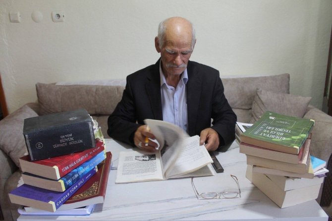 71 Yaşındaki Baba 22 Yaşındaki Oğluyla Aynı Üniversitede Aynı Bölümü Kazandı