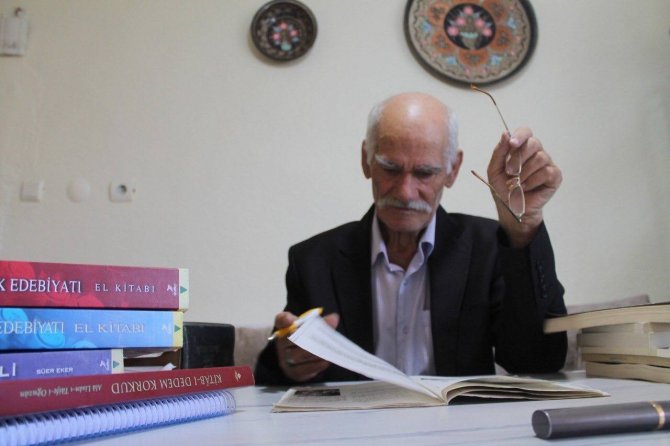 71 Yaşındaki Baba 22 Yaşındaki Oğluyla Aynı Üniversitede Aynı Bölümü Kazandı