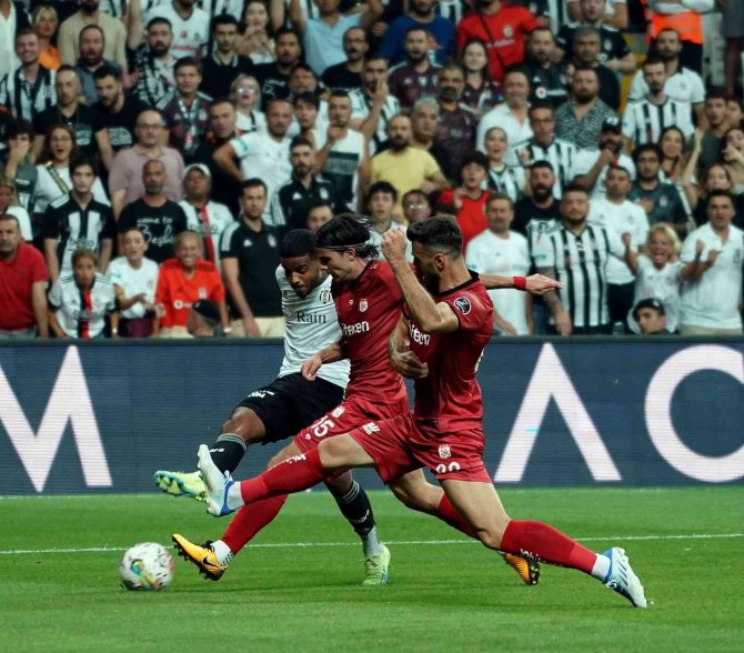 Spor Toto Süper Lig: Beşiktaş: 3 - Sivasspor: 0 (İ̇lk Yarı)