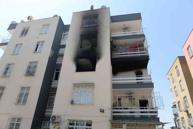 Eşini Eve Dönmeye İkna Edemedi Evi Yaktı