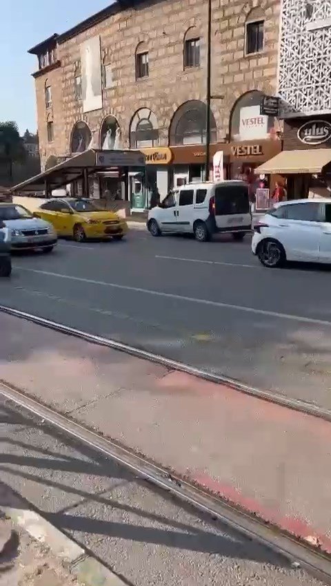 Bursa’da Ters Şeritten Giden Hafif Ticari Araç Kameralarda