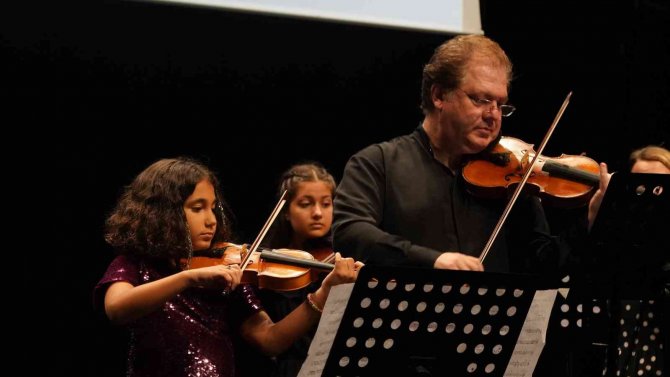 Balıkesir’de 100 Sanatçı 14 Konser Verdi