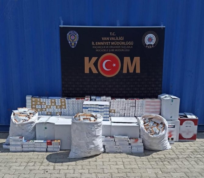 Van’da 2 Adet El Bombası Ele Geçirildi