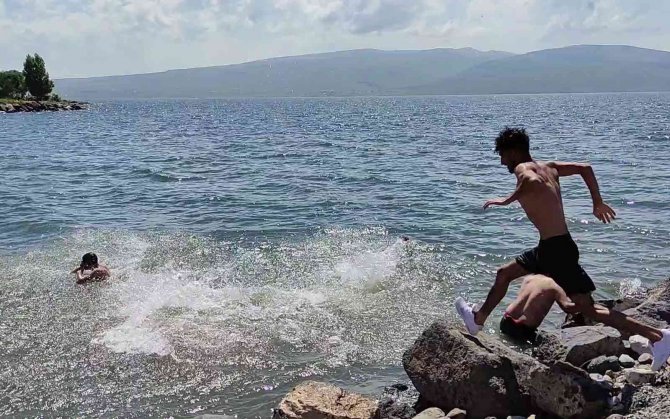 Akdeniz Sahilleri Değil, Çıldır Gölü