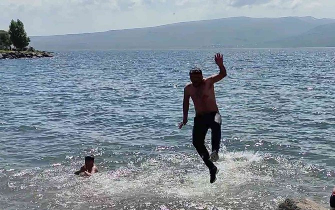 Akdeniz Sahilleri Değil, Çıldır Gölü