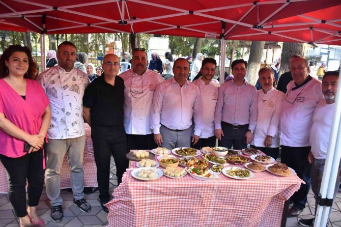 Hünerlerini Yaptıkları Yöresel Yemeklerle Sergilediler