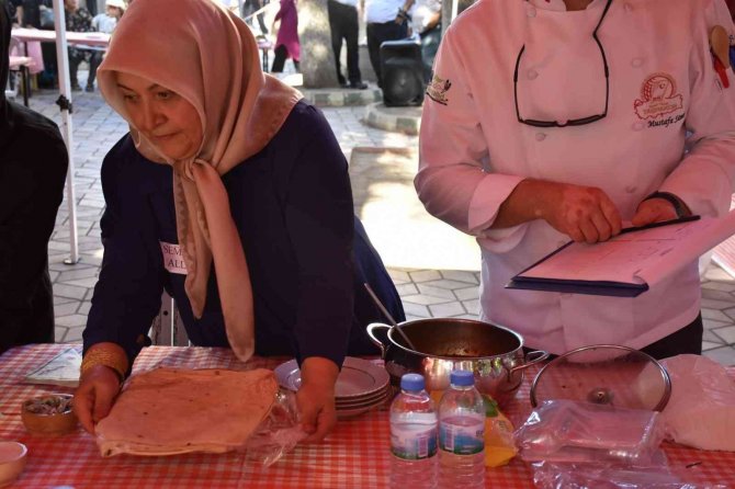 Hünerlerini Yaptıkları Yöresel Yemeklerle Sergilediler