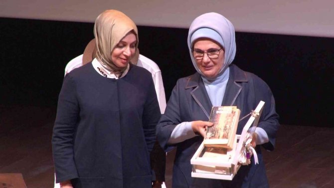 Emine Erdoğan: “İ̇slamofobinin Ve Milli Değerleri Hedef Alan Küresel İdeolojilerin Karşısında Duracak Olan, Sizlersiniz”