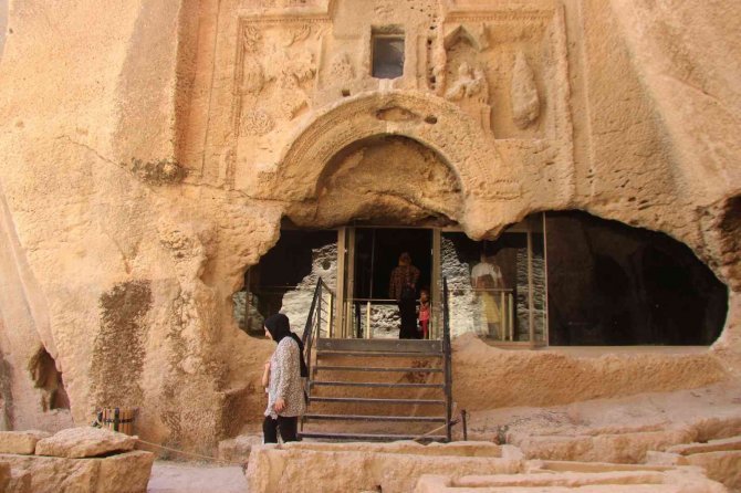 Mardin’deki Dara Antik Kenti Ziyaretçilerini Büyülüyor