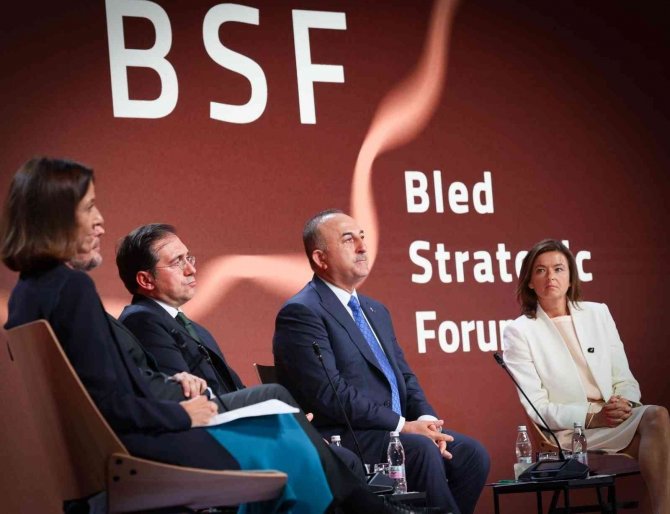 Çavuşoğlu: “Ukrayna’nın Toprak Bütünlüğünün Garanti Altına Alınması Lazım”