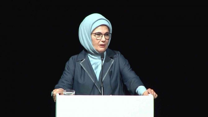 Emine Erdoğan: “İ̇slamofobinin Ve Milli Değerleri Hedef Alan Küresel İdeolojilerin Karşısında Duracak Olan, Sizlersiniz”