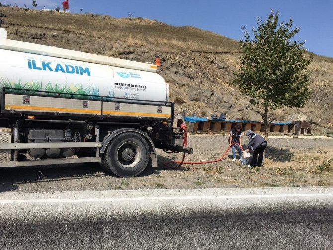 İ̇lkadım’dan Can Dostlara Su Ve Mama Takviyesi