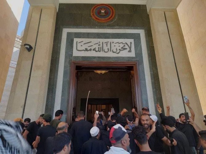 Irak’ta Sokağa Çıkma Yasağı İlan Edildi