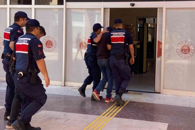 İ̇zmir’de Aranan 18 Hükümlü, Jasat’tan Kaçamadı