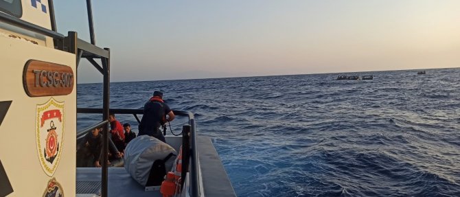 İ̇zmir Açıklarında 386 Düzensiz Göçmen Kurtarıldı