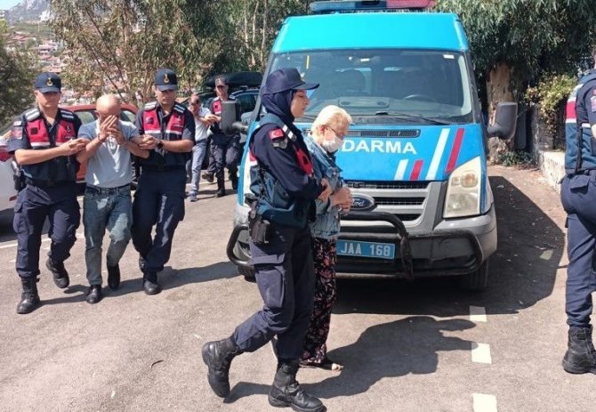 Telsizlerle Haberleşen Göçmen Kaçakçıları 3 Aylık Takibin Ardından Yakalandı