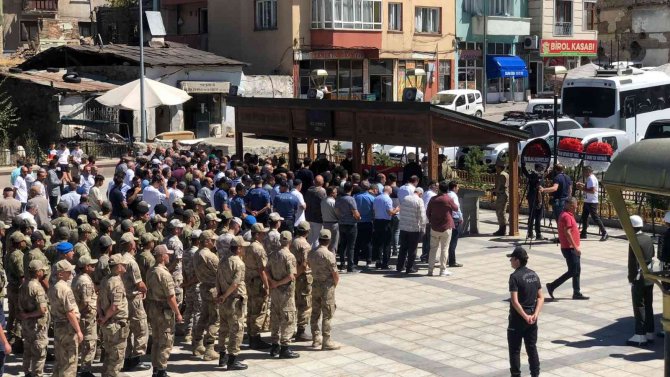 Kalp Krizi Geçirerek Hayatını Kaybeden Sözleşmeli Er Son Yolculuğuna Uğurlandı