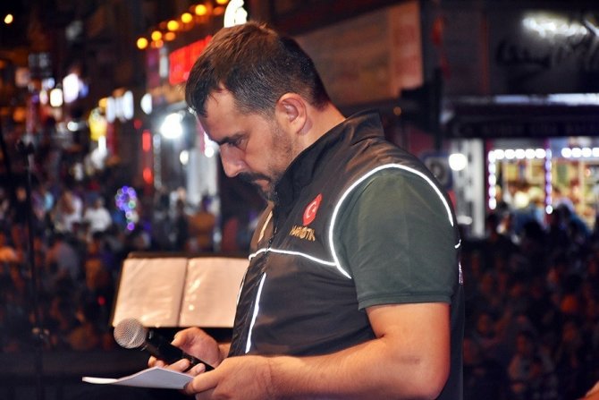 Festivalde Sahneye Çıkan Polis Ekiplerinden Binlerce Vatandaşa "Uyuşturucu" Uyarısı