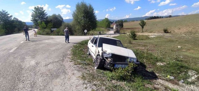 Kastamonu’da İki Otomobil Çarpıştı: 5 Yaralı