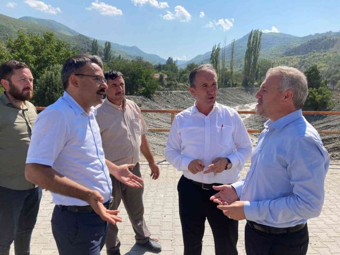 Köprülerin Selden Zarar Gördüğü İlçede Yaraların Sarılması İçin Çalışmalar Sürüyor