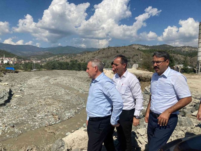Köprülerin Selden Zarar Gördüğü İlçede Yaraların Sarılması İçin Çalışmalar Sürüyor