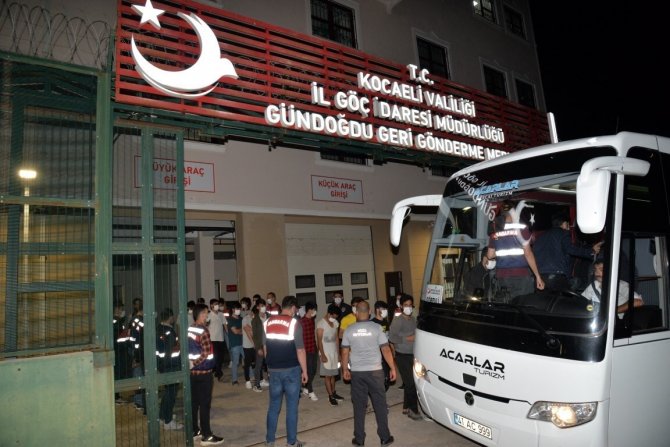 Kocaeli’de 401 Düzensiz Göçmen Sınır Dışı Edildi