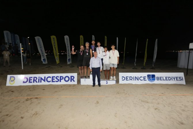 Derince’de Plaj Voleybolu Rüzgarı Esti
