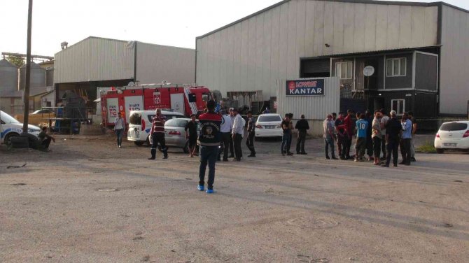 Tel Sarma Makinesine Sıkışan Genç, Olay Yerinde Hayatını Kaybetti