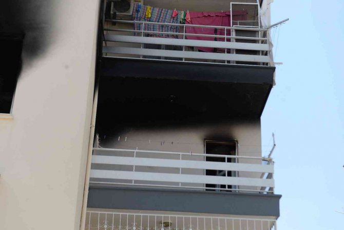Eşini Eve Dönmeye İkna Edemedi Evi Yaktı