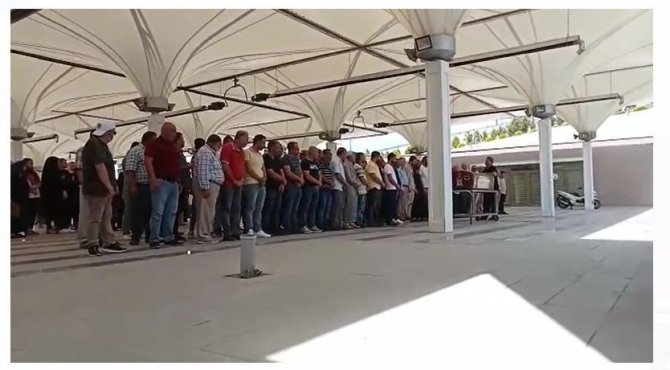 Maganda Kurşununa Kurban Giden Minik Emirhan Son Yolculuğuna Uğurlandı