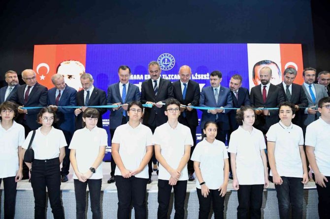 Bakan Özer: “Eğitim Öğretim Hazırlığı İçin 3,1 Milyar Lirayı Okullarımıza Gönderdik”