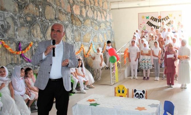 Minik Öğrencilerin Kur’an Kursu Kapanış Programı Coşkusu