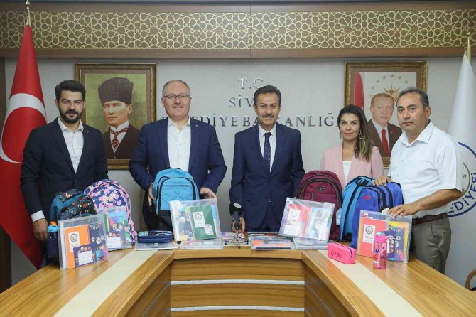 Sivas Belediyesinden Örnek Davranış, Okullar Açıldığında Tüm Sıralarda Hazırda Bulunacak