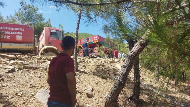 Hatay’da Çıkan Orman Yangınına Müdahale Ediliyor