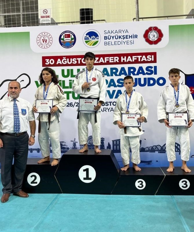 Valilik Kupası’nda Zafer Osmangazi’nin