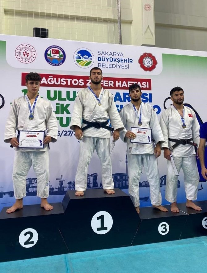 Valilik Kupası’nda Zafer Osmangazi’nin