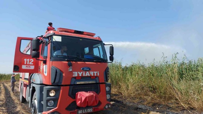 Osmaniye’de Çıkan Anız Yangını Söndürüldü